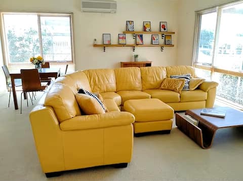 Top Airbnb: Sunny & spacious coastal retreat in Point Lonsdale