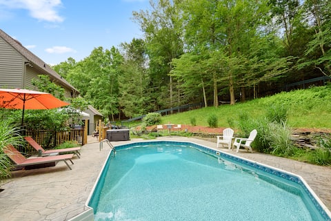 Hudson Valley Home with Pool & Jacuzzi