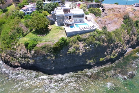 Private Oceanfront Paradise with pool and hot tub