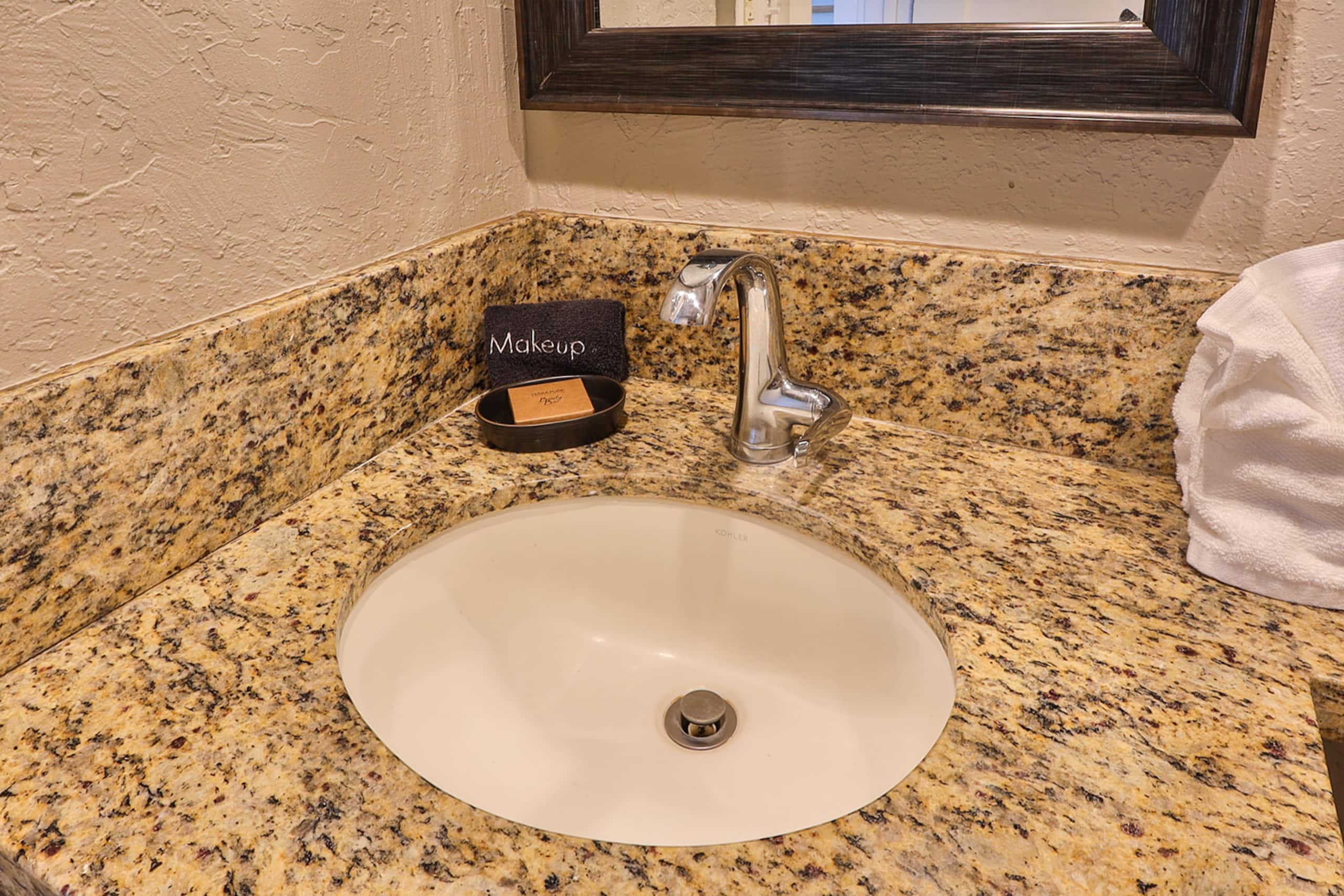 Condo in Lahaina · ★4.91 · 3 bedrooms · 5 beds · 3 private baths - Image 61