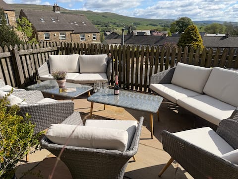 Central Hawes spacious . 4 bedrooms.2 ensuite.