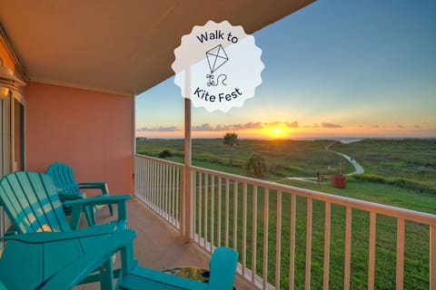 Beachfront Condo • Pool • Tennis | Beach Happy