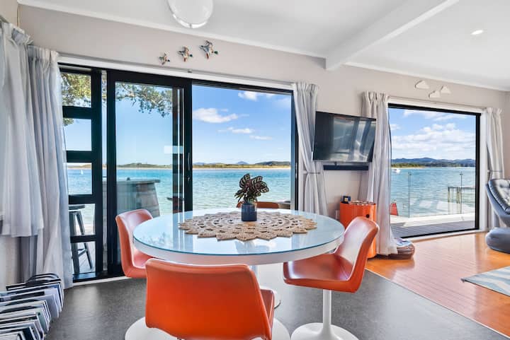 Absolute Waterfront In Ngunguru - Tutukaka