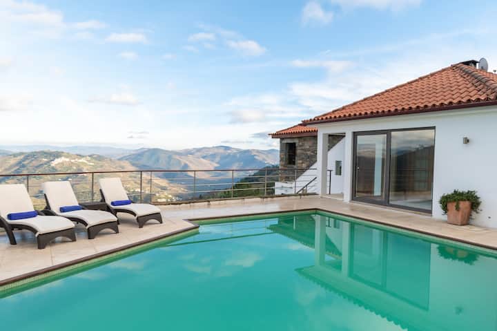 Views of Douro: Private Pool & Breakfast