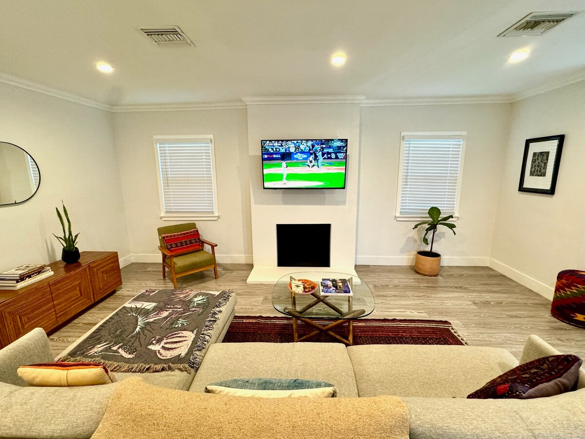 Successful Airbnb property: Hip Modern Oasis | Large Backyard | Sleeps 5 in Lennox