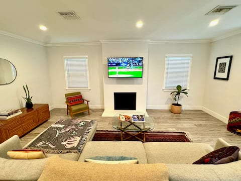 Successful Airbnb property: Hip Modern Oasis | Large Backyard | Sleeps 5 in Lennox