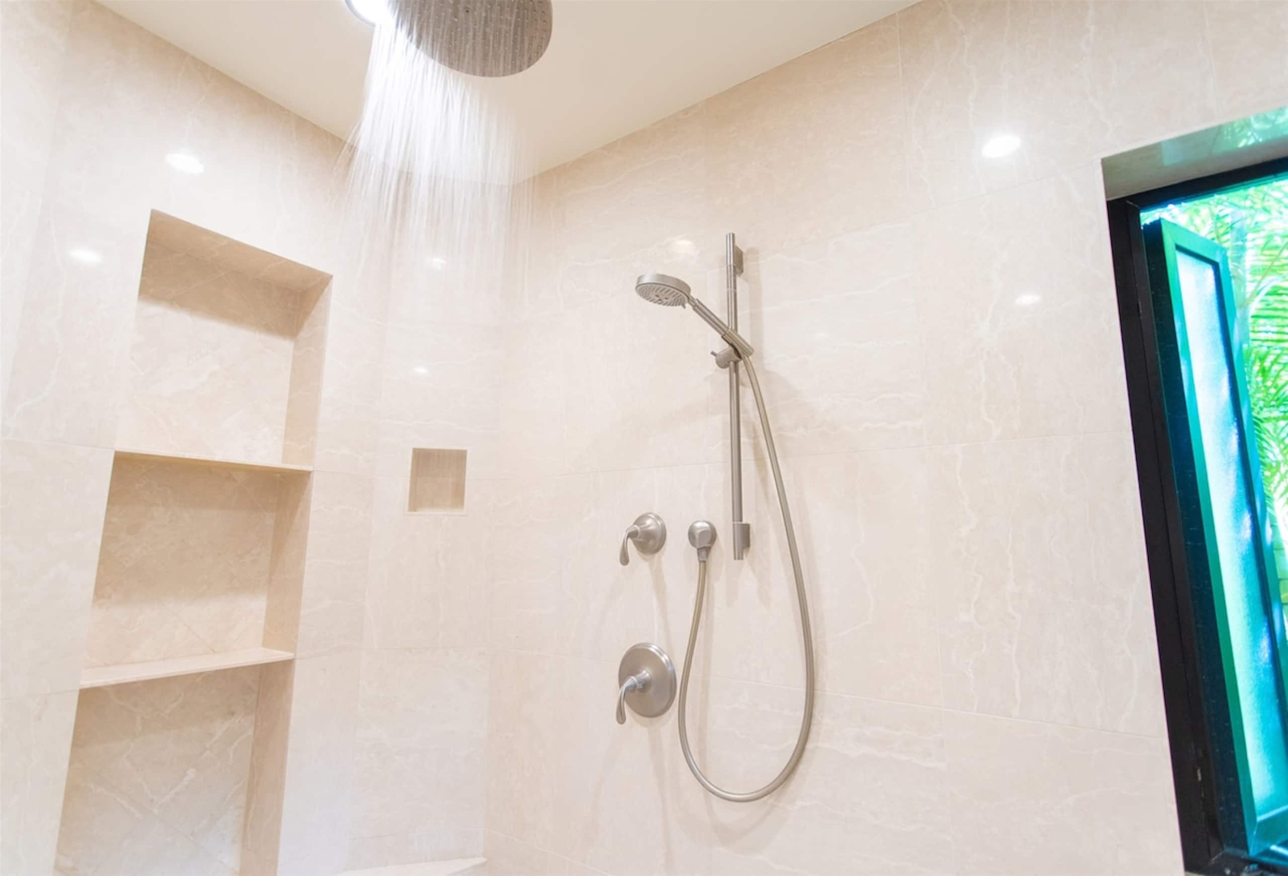 Villa in Lahaina · ★4.96 · 1 bedroom · 2 beds · 1.5 baths - Image 61