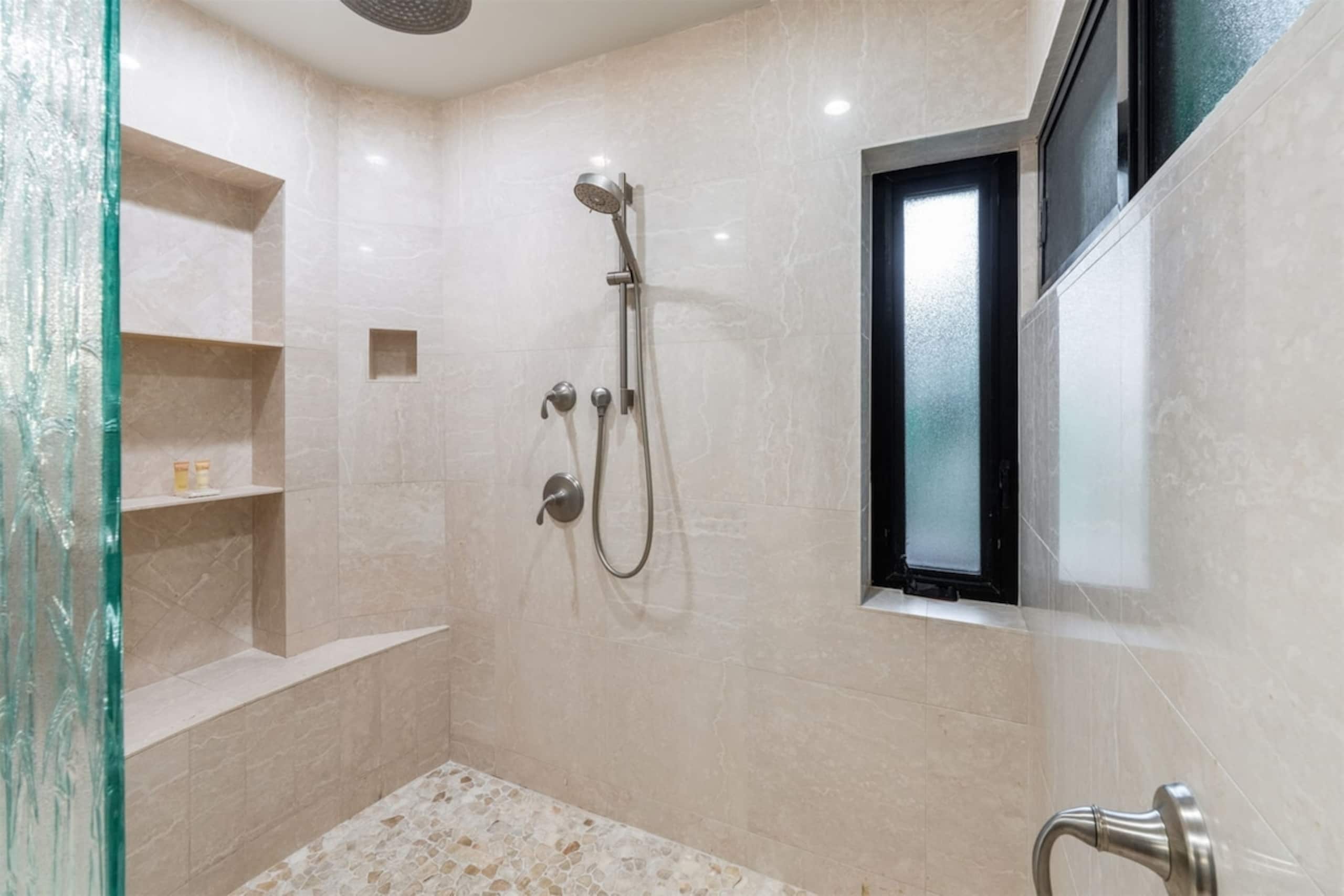 Villa in Lahaina · ★4.96 · 1 bedroom · 2 beds · 1.5 baths - Image 58