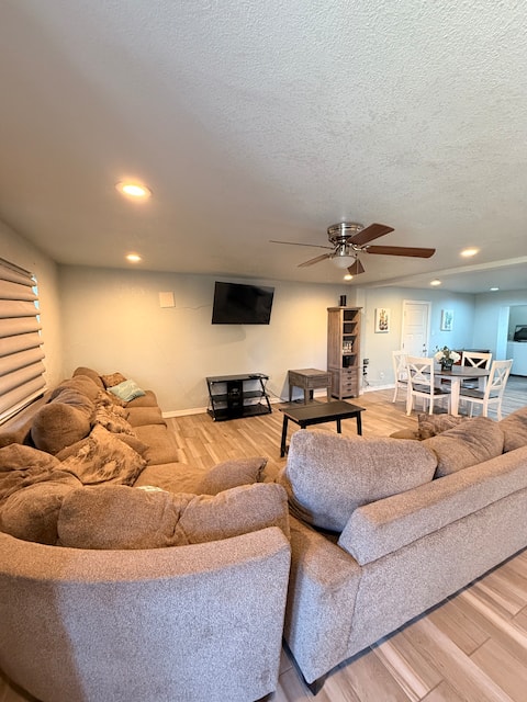 2BR in Socorro Minutes to Loop 375 & North Loop