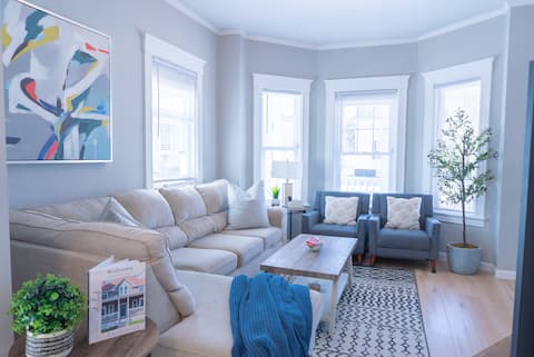 Top Airbnb: Modern & Spacious 4 Bedroom Single Family Home in Worcester