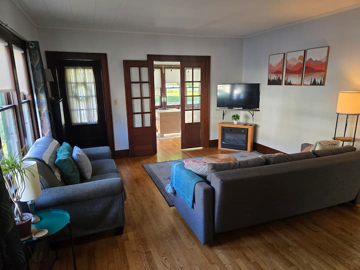 Bluffside Lodge -Steps Away From Trailheads & Food - La Crosse, WI