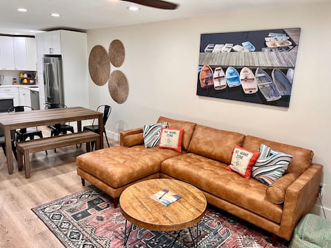 Top performing Airbnb: Lakeside Sunset Views with Pool and Docks! in Horseshoe Bay