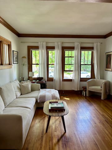 Dog-friendly historic Standi Bungalow MPLS