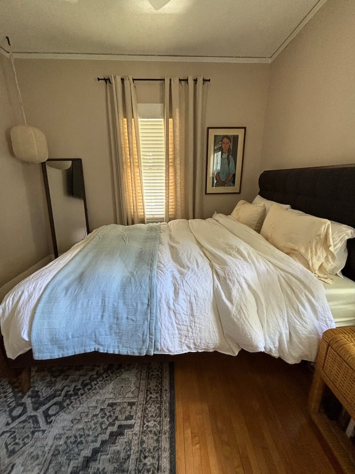 Lyxiga sängkläder, molnmjuk sömn – vintagekonst – rumsmörkande gardiner – 10 inställningar Loft ljudmaskin väckarklocka – takfläkt – allt som behövs för ditt livs bästa sömn. 
