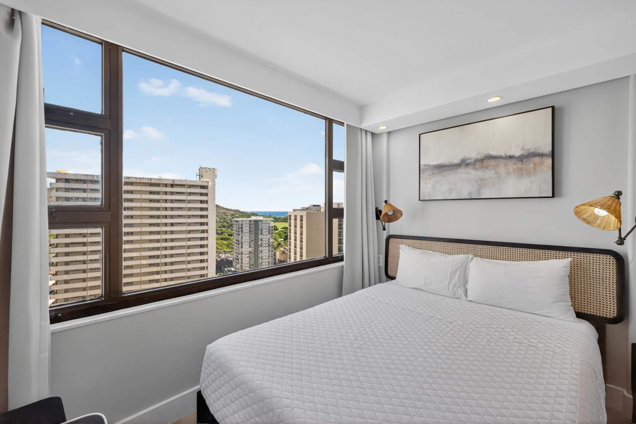 Condo in Honolulu · ★4.58 · 1 bedroom · 3 beds · 1 shared bath - Image 14