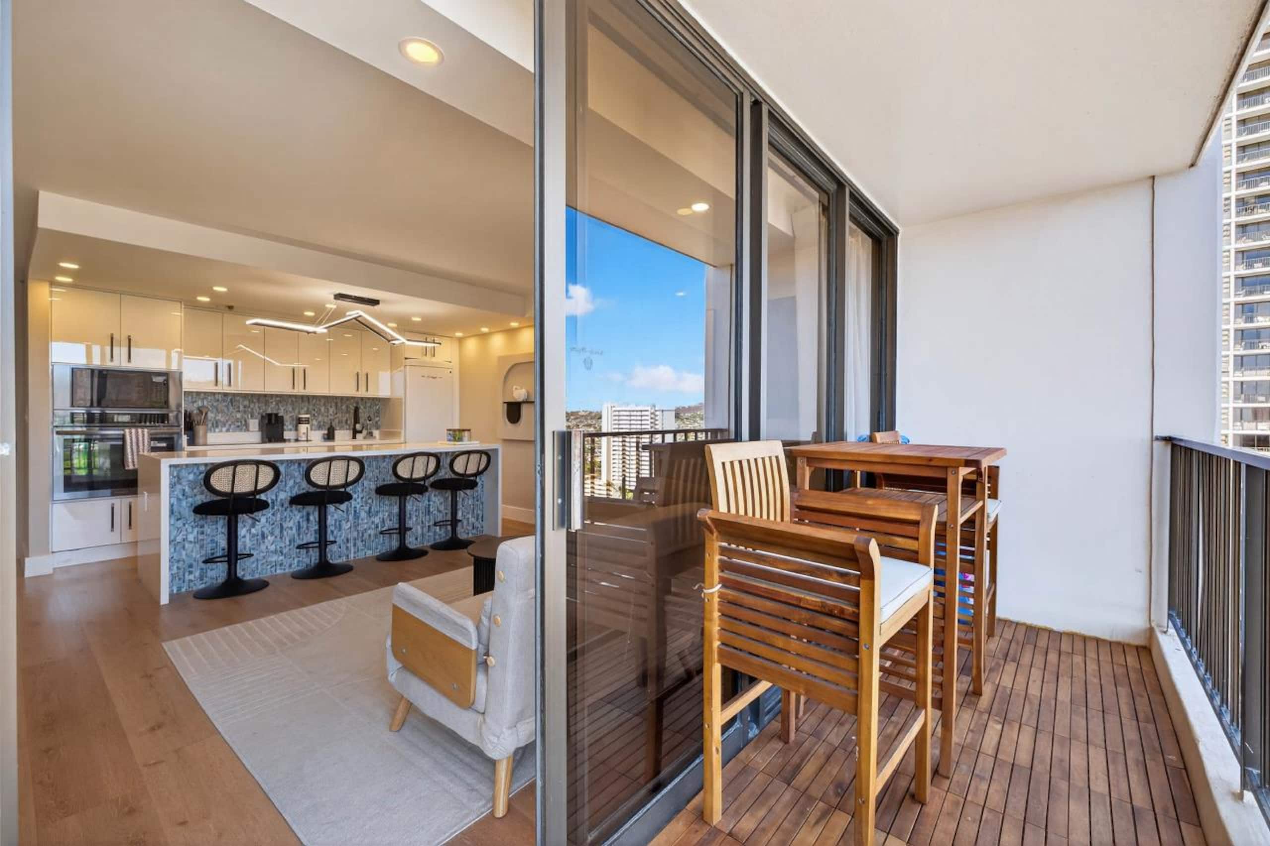 Condo in Honolulu · ★4.58 · 1 bedroom · 3 beds · 1 shared bath - Image 17