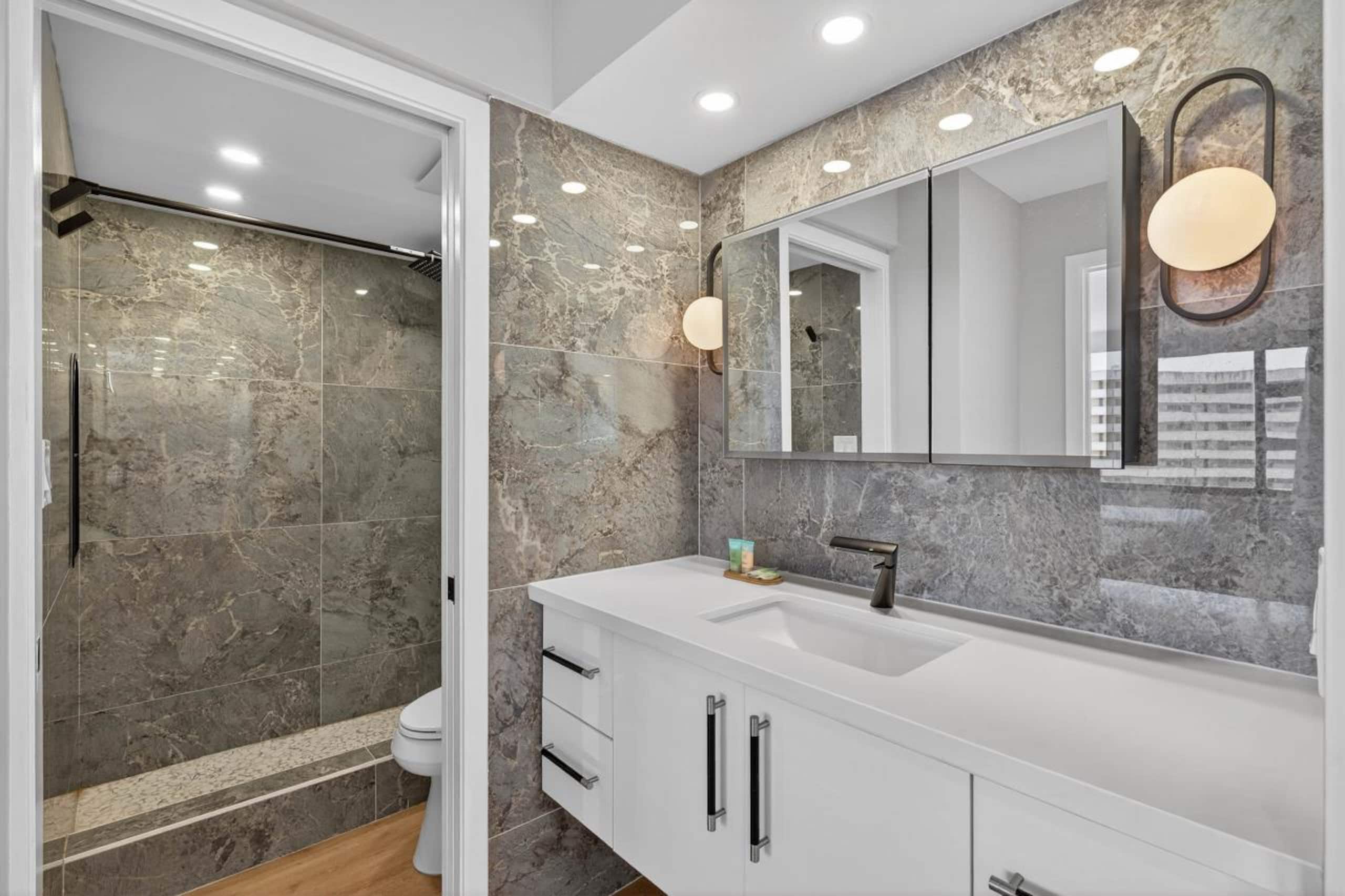 Condo in Honolulu · ★4.58 · 1 bedroom · 3 beds · 1 shared bath - Image 15