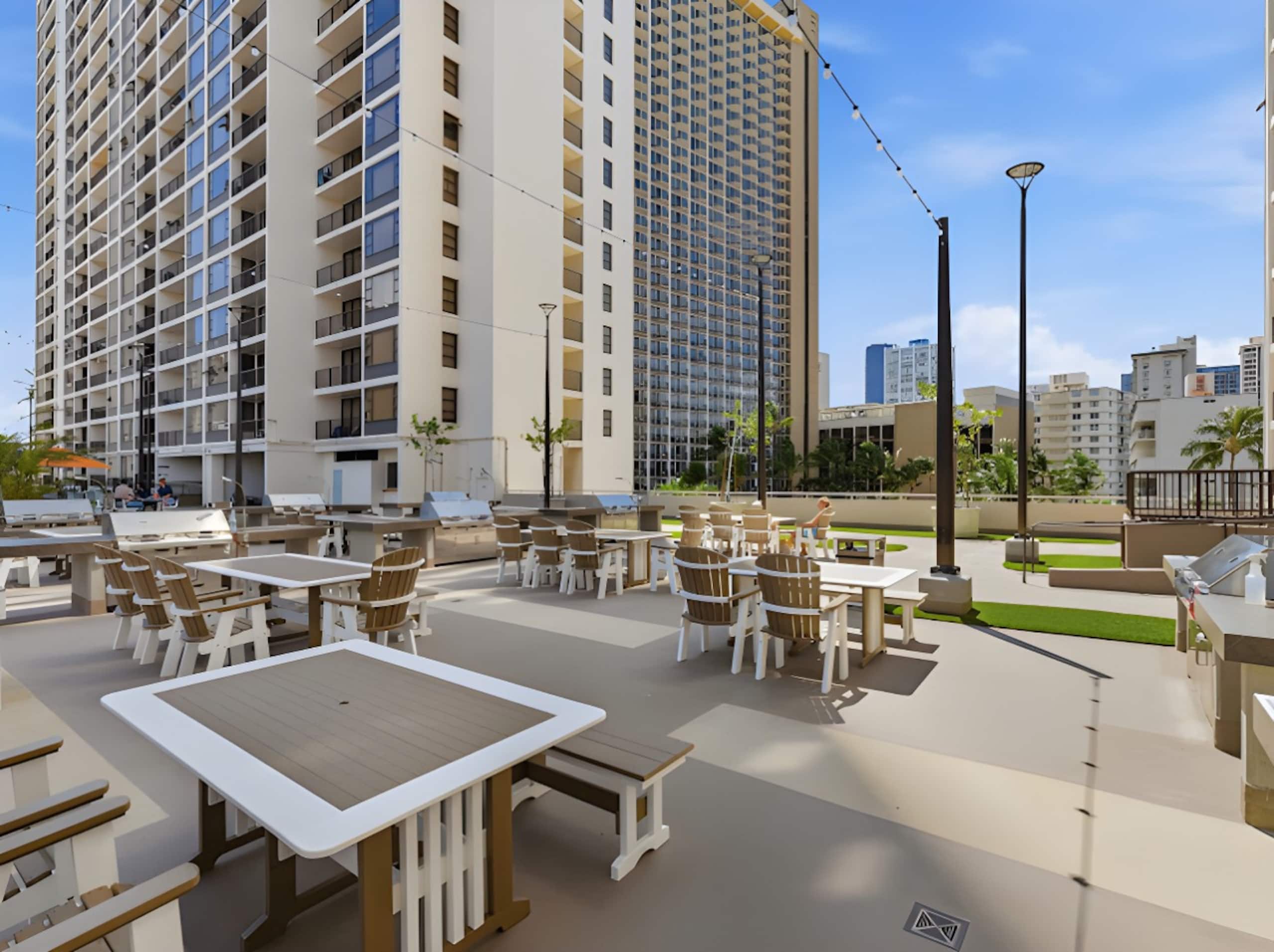 Condo in Honolulu · ★4.58 · 1 bedroom · 3 beds · 1 shared bath - Image 37