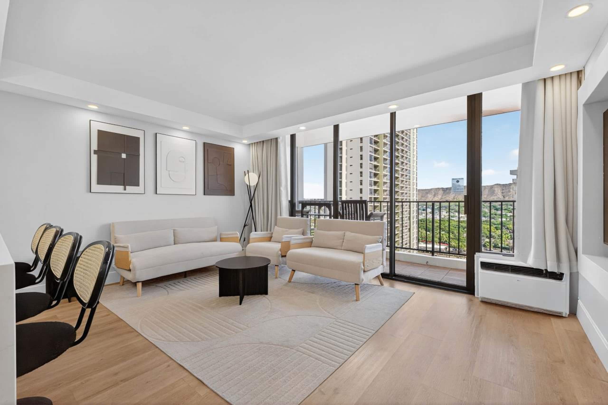 Condo in Honolulu · ★4.58 · 1 bedroom · 3 beds · 1 shared bath - Image 4