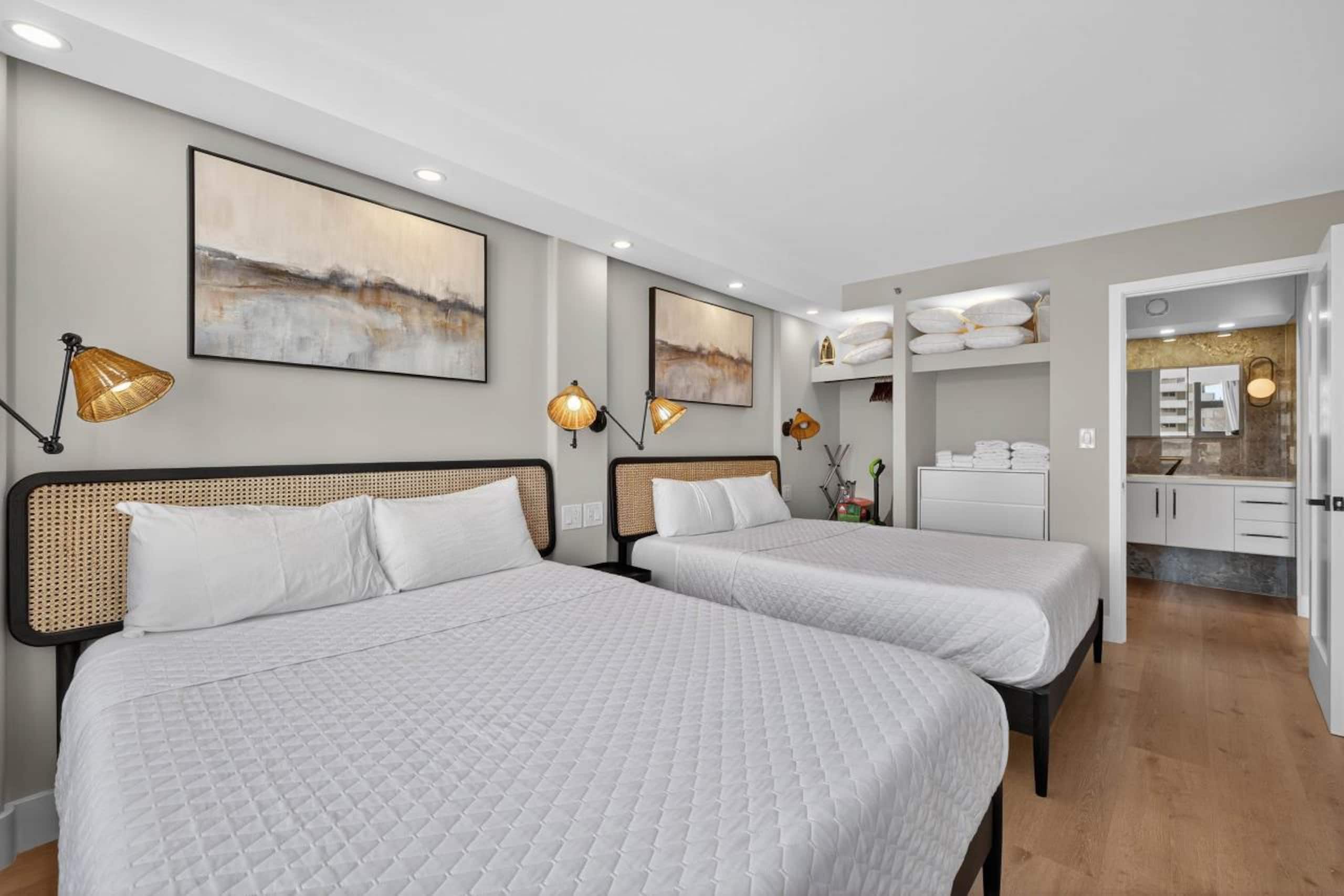 Condo in Honolulu · ★4.58 · 1 bedroom · 3 beds · 1 shared bath - Image 13