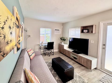 Top Airbnb: Cozy Cottage walking distance from Calle Ocho in East Little Havana