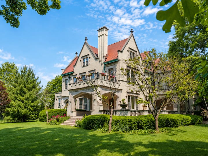 Historic Hales Mansion Near Frank Lloyd Wright - Chicago, IL