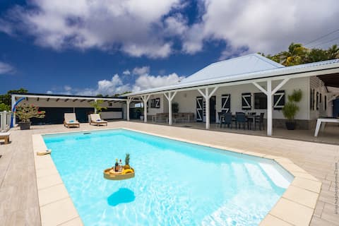 Exceptional Villa with Sea View and Pool – Cacyli