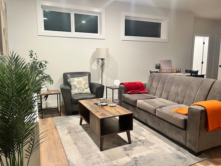 Private Suite On
Winetrail - 10mins To Downtown! - West Kelowna
