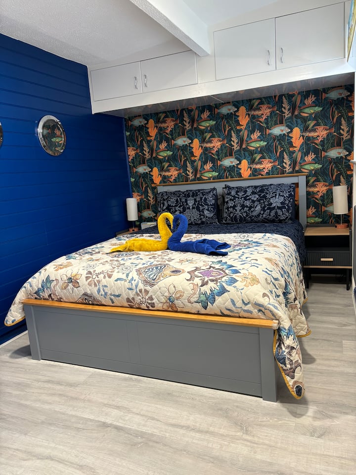 Captains cabin room! 
Newly renovated rear room