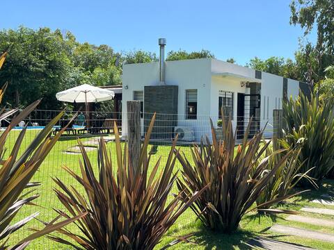 House in Sauce de Portezuelo 200 meters from the sea.