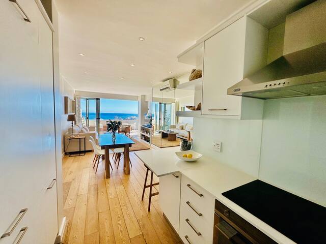 2 Bedroom Apartment with spectacular ocean views! gallery image 4