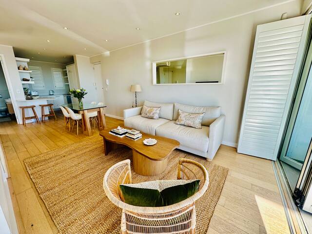 2 Bedroom Apartment with spectacular ocean views! gallery image 5