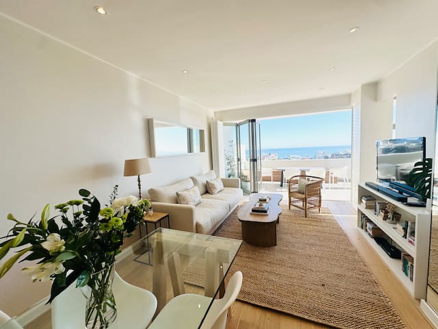 2 Bedroom Apartment with spectacular ocean views!