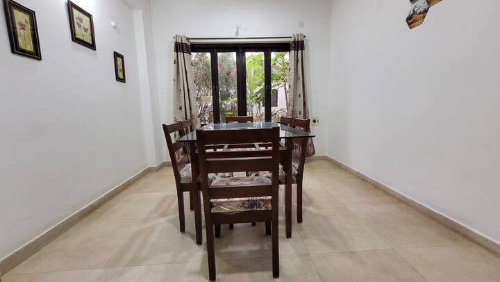 Dining area image 1
