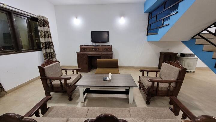 Living room image 6