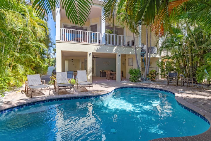 Florida Breeze: Pool Home In Perfect Central Location! - Holmes Beach, FL