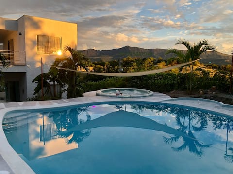 Mediterranean Villa (beach style) Pool & Jacuzzi
