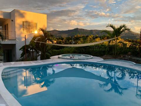 Mediterranean Villa (beach style) Pool & Jacuzzi