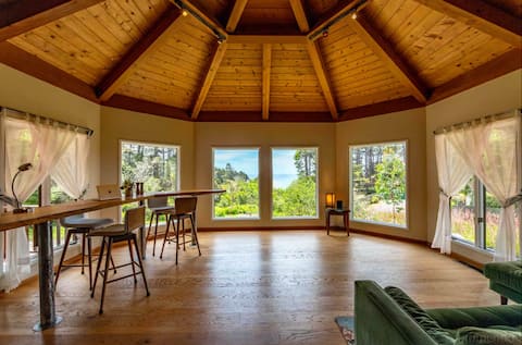 Sea View Sanctuary
Hot Tub, Sauna, on sunny acres.