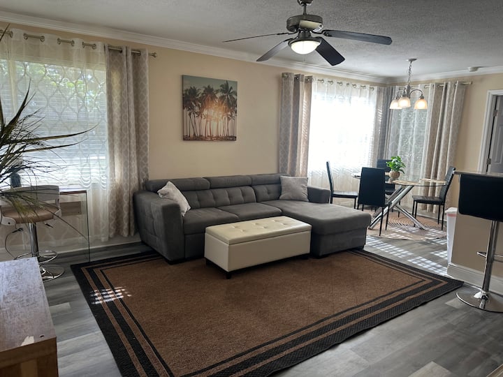 Elegant 2bd/2b Condo With Lanai - Fort Myers