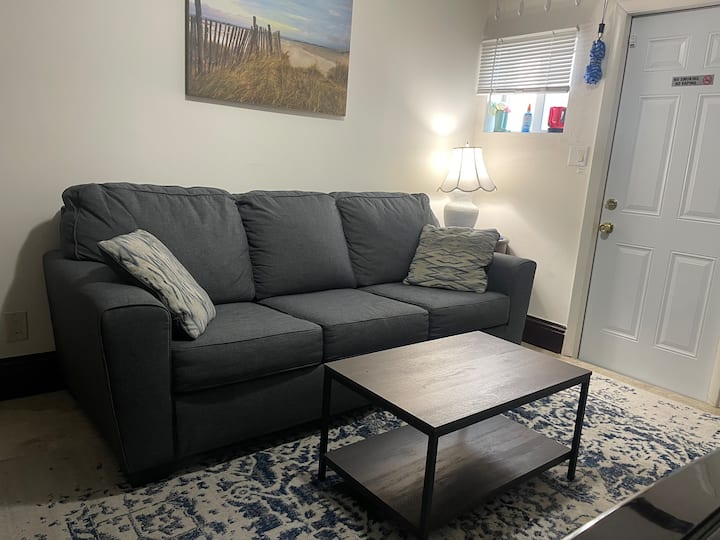 1 Bedroom Suite, Lovely Lakeside Pool Area - Miami Gardens, FL