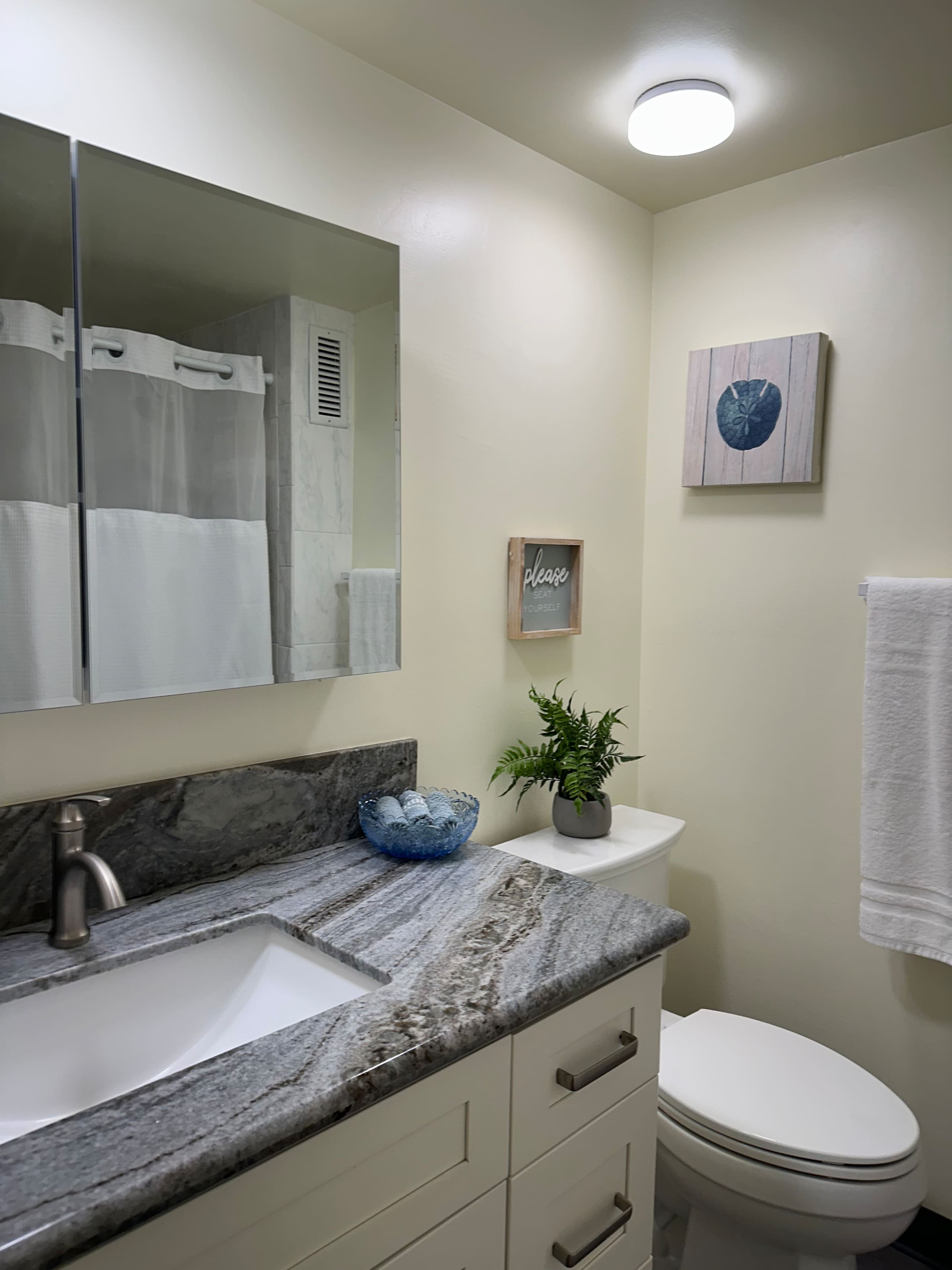 Condo in Honolulu · ★4.93 · 1 bedroom · 3 beds · 1 private bath - Image 11