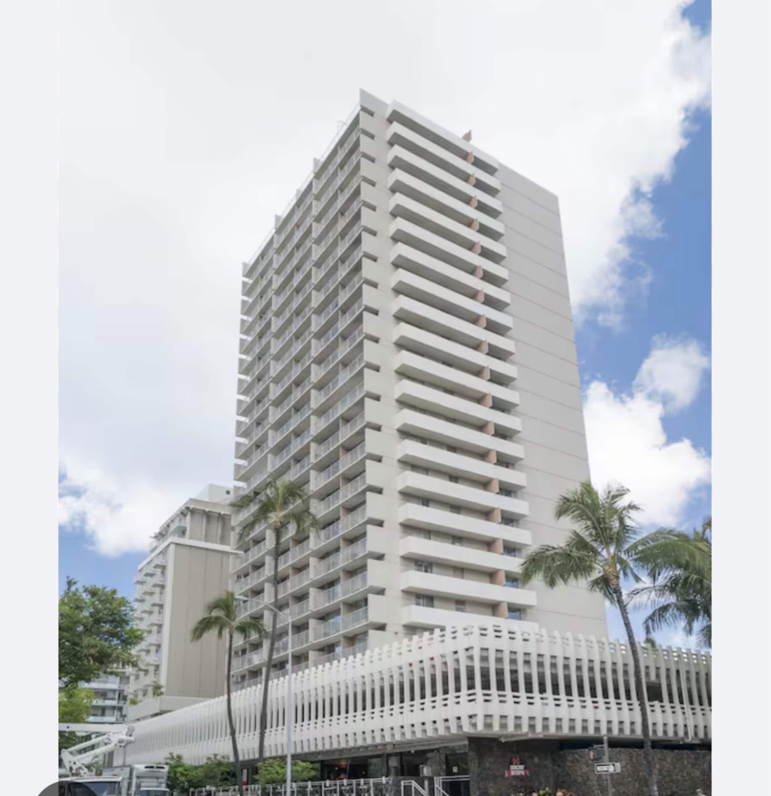 Condo in Honolulu · ★4.93 · 1 bedroom · 3 beds · 1 private bath - Image 17