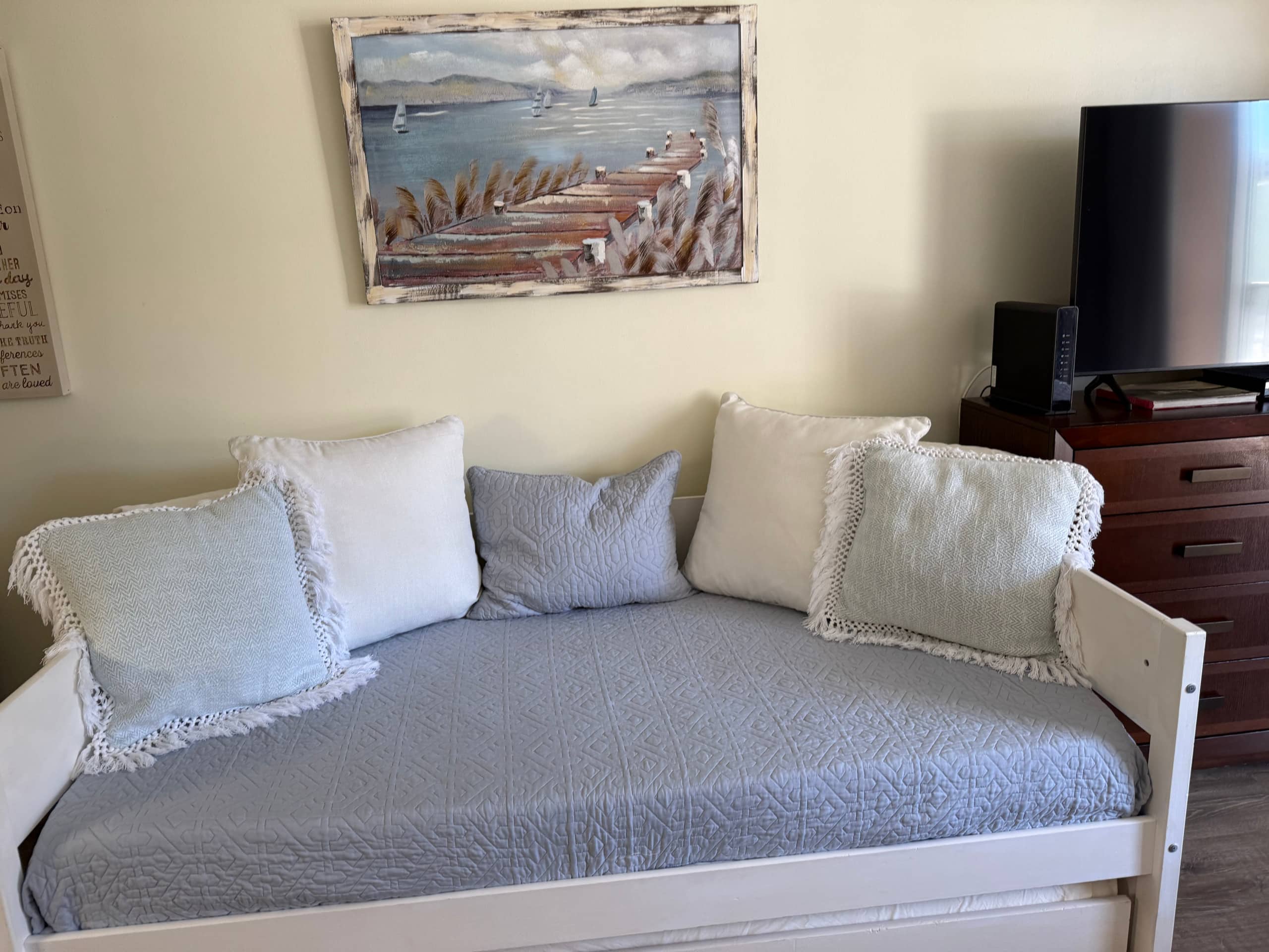 Condo in Honolulu · ★4.93 · 1 bedroom · 3 beds · 1 private bath - Image 2