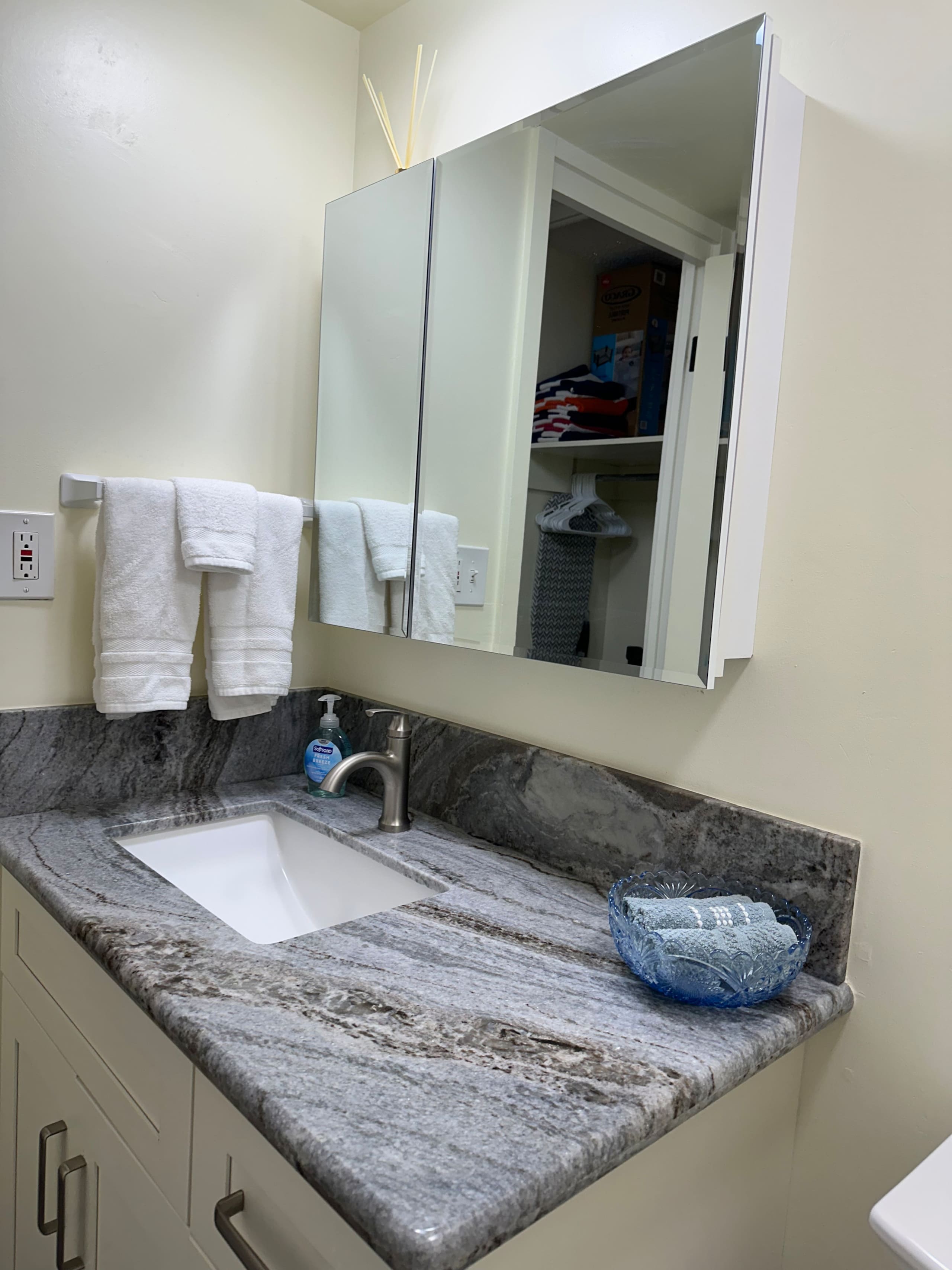 Condo in Honolulu · ★4.93 · 1 bedroom · 3 beds · 1 private bath - Image 13