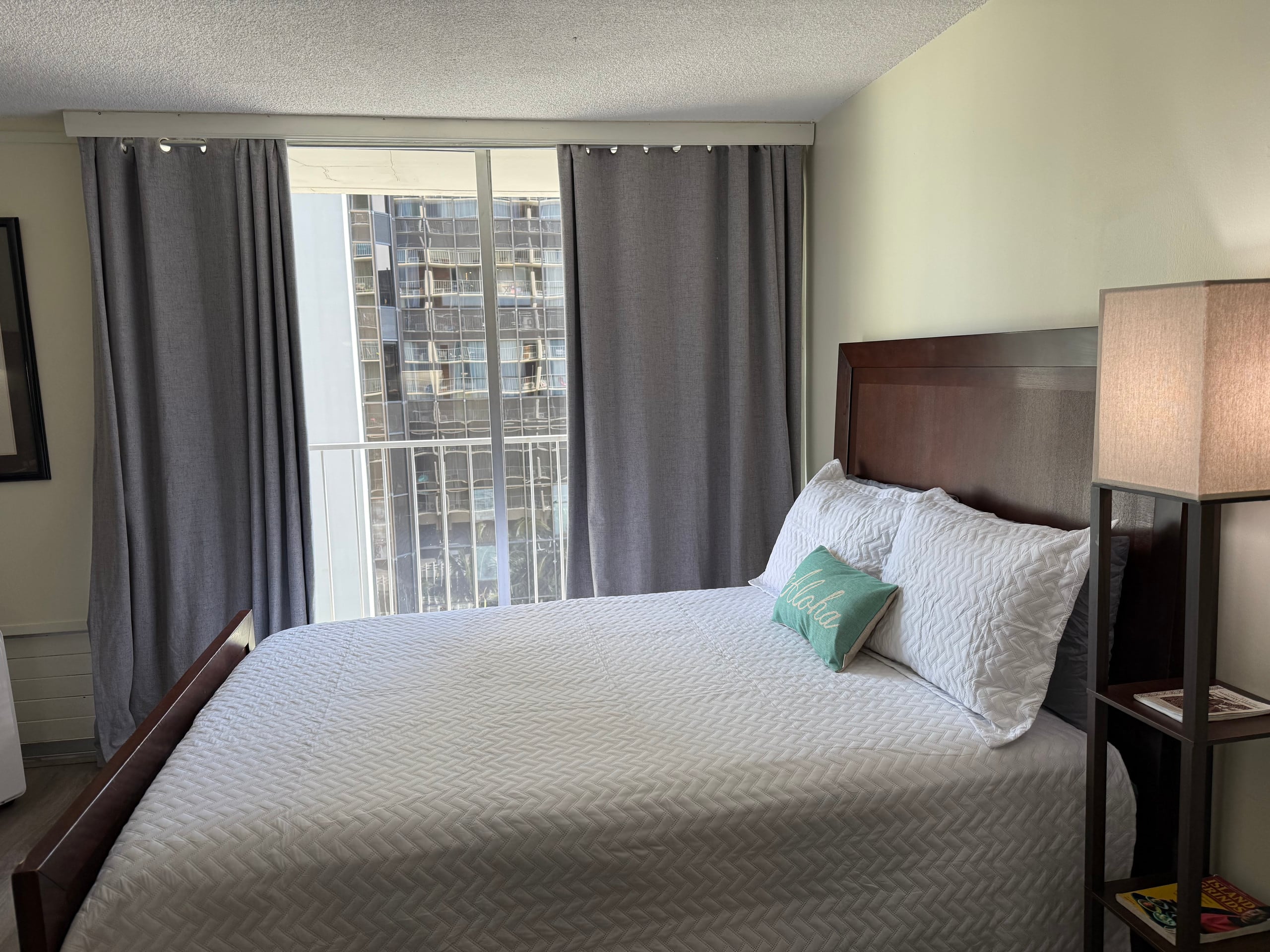 Condo in Honolulu · ★4.93 · 1 bedroom · 3 beds · 1 private bath - Image 6
