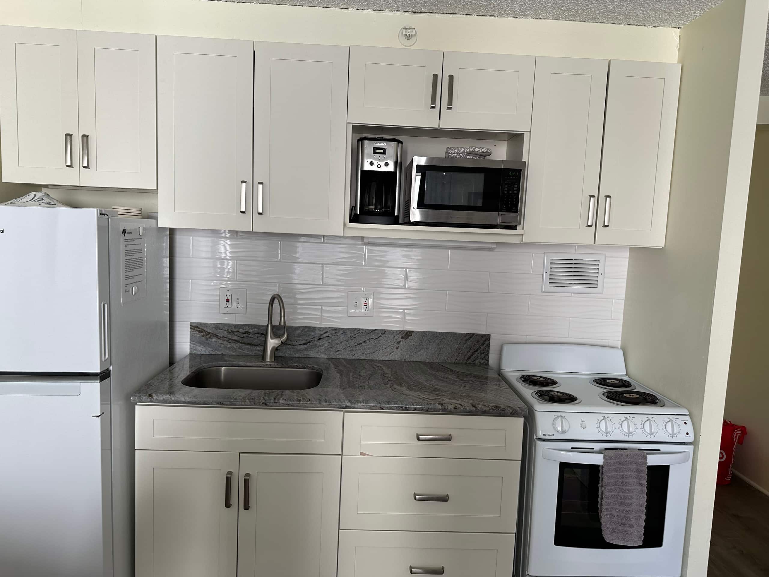 Condo in Honolulu · ★4.93 · 1 bedroom · 3 beds · 1 private bath - Image 4
