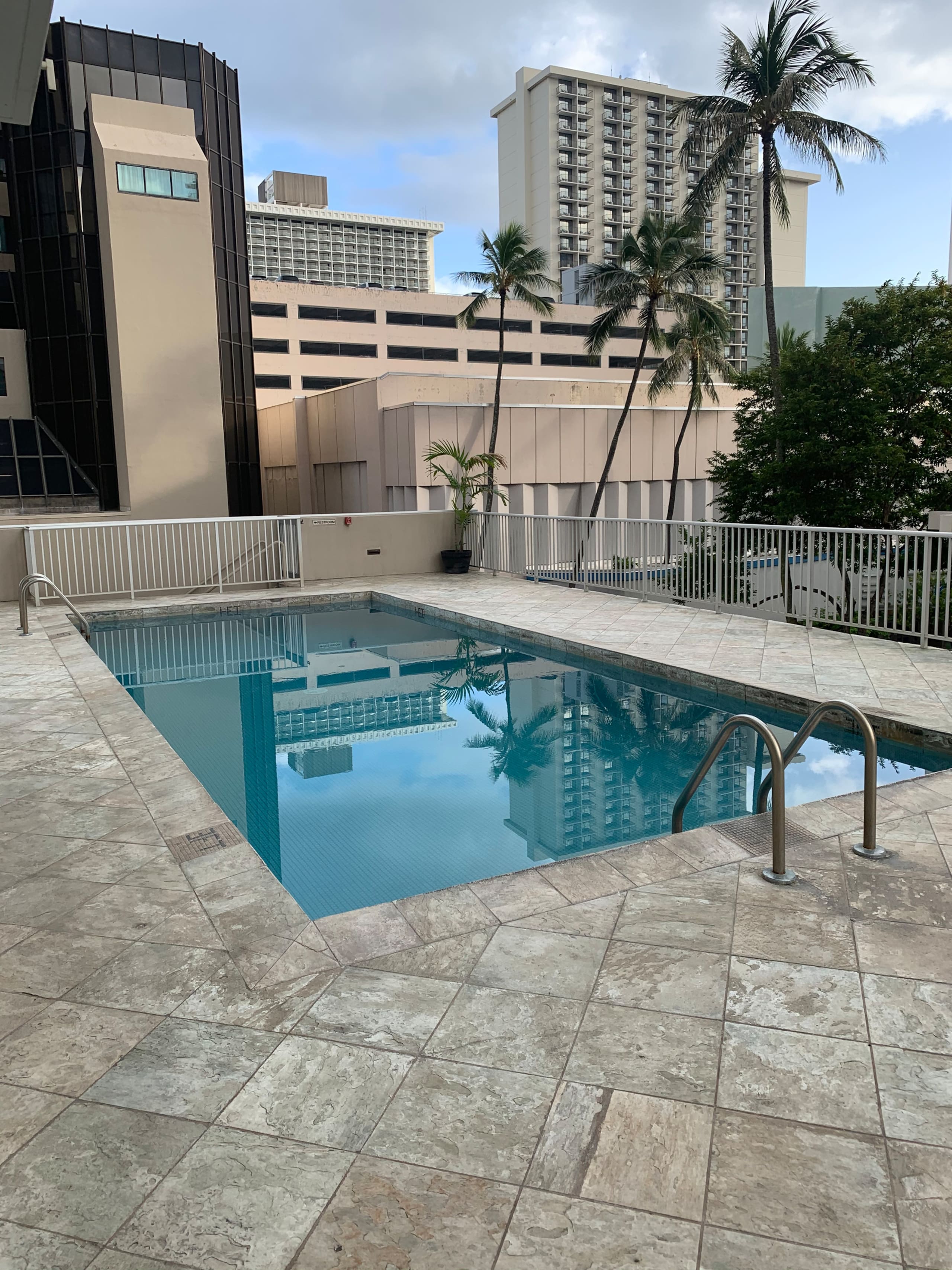 Condo in Honolulu · ★4.93 · 1 bedroom · 3 beds · 1 private bath - Image 18
