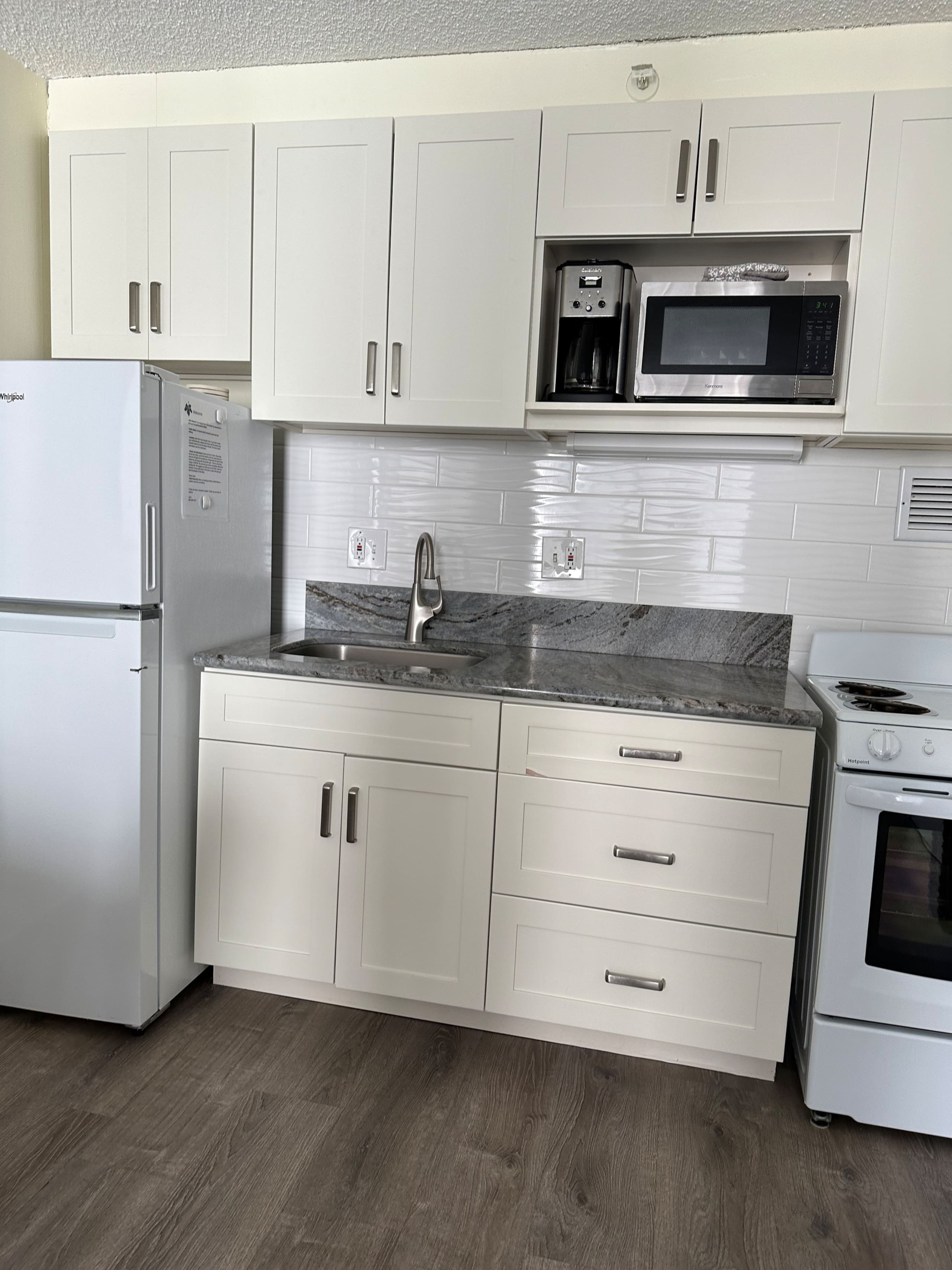 Condo in Honolulu · ★4.93 · 1 bedroom · 3 beds · 1 private bath - Image 5