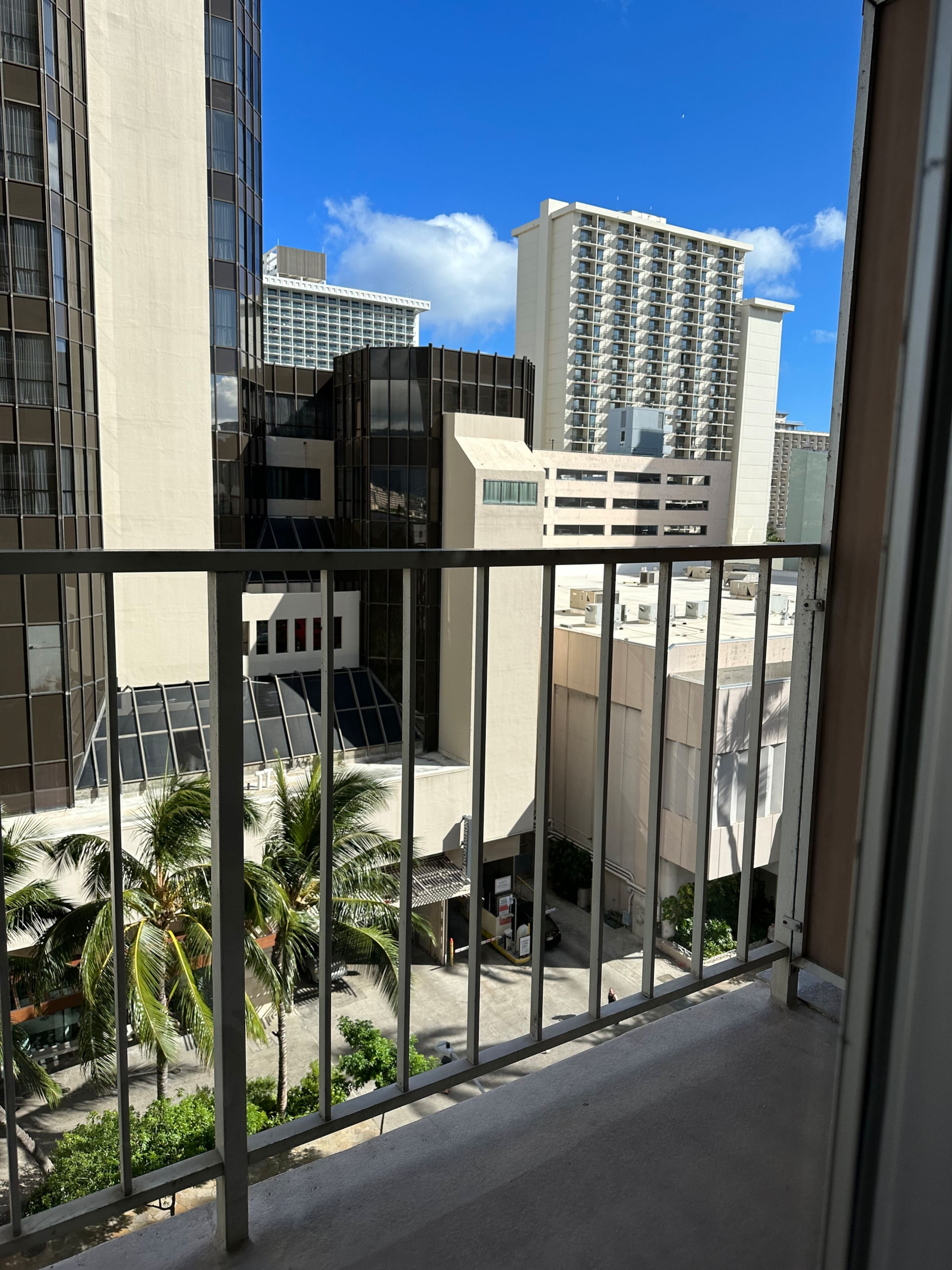 Condo in Honolulu · ★4.93 · 1 bedroom · 3 beds · 1 private bath - Image 16